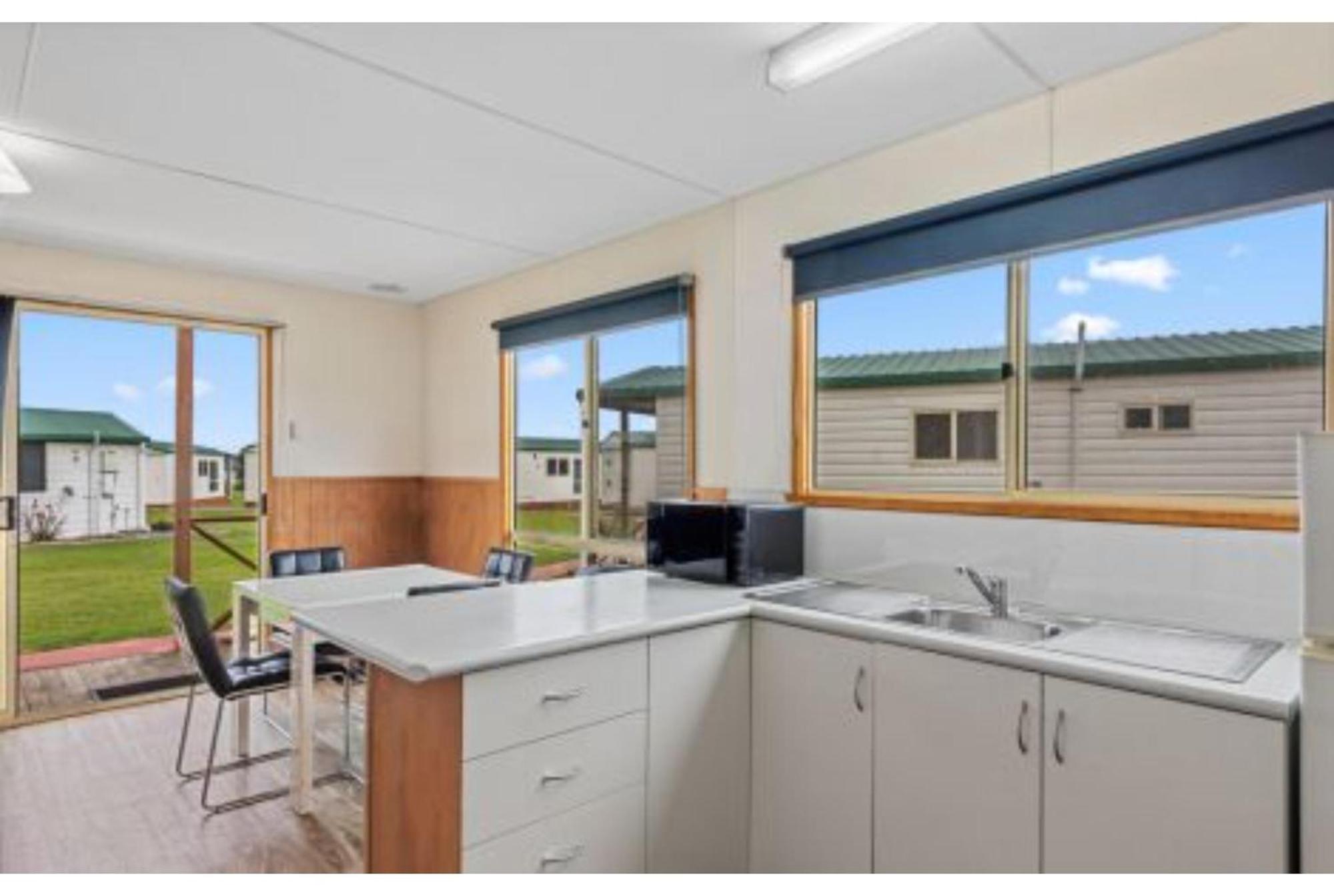 Discovery Parks - Devonport Room photo